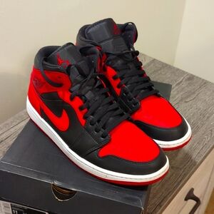 Jordan mid 1s